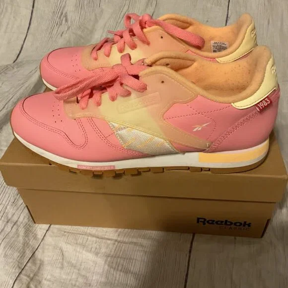 REEBOKS GIRLS SNEAKERS SIZE 7 - Picture 3 of 3